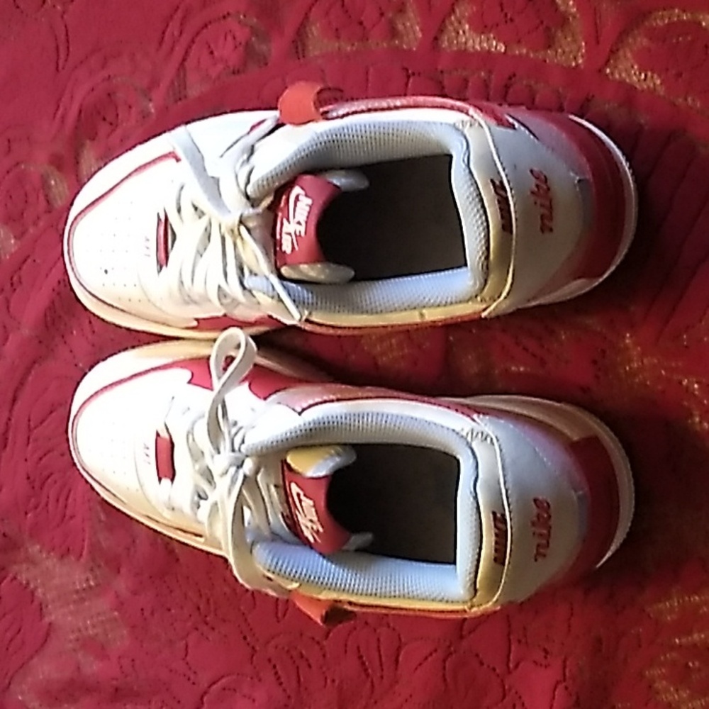 Womens Nike Air Force 1 red and white shoes size 7.5 - 8 ๐GREAT CONDITION!!๐ - Picture 6 of 10